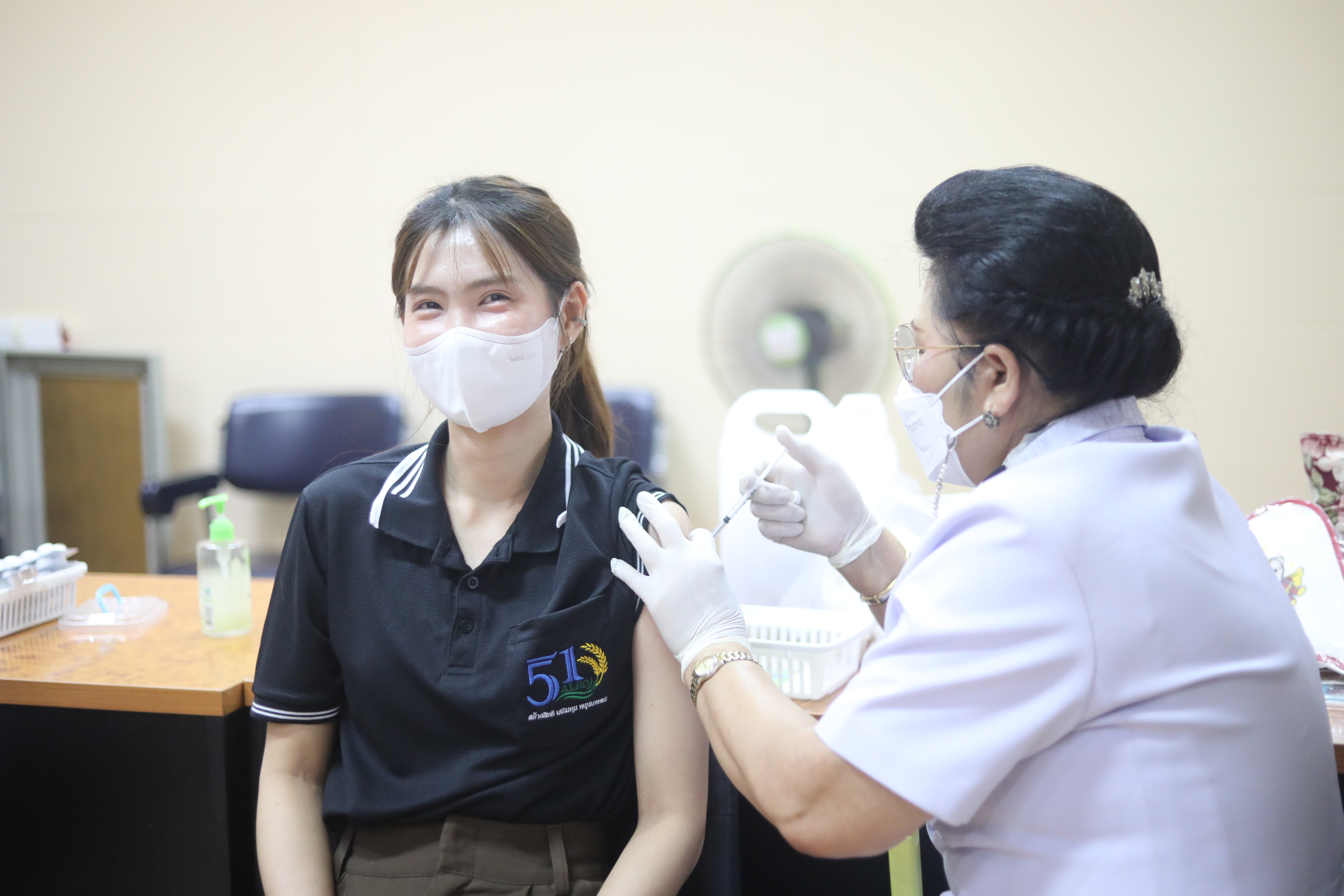 title - ส.ป.ก. จัดสวัสดิการฉีดวัคซีนป้องกันไข้หวัดใหญ่ ชนิด 3 สายพันธุ์ให้กับบุคลากร